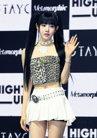 [포토]컴백 인사하는 스테이씨 시은