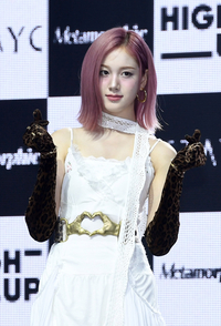 [포토]하트 만들어 보이는 스테이씨 재이