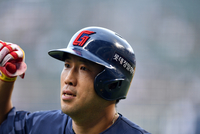 [포토]‘기선제압 솔로포’ 전준우