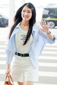 장원영 효과 ‘올레샷’ 열풍...올리브유 검색량 급증, 스틱형 제품 출시 붐