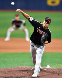 [포토]‘7회말 무실점 책임진’ 김진성