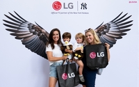 LG전자, 뉴욕 양키스와 멸종 위기 동물 ‘상징적 입양’ 진행…美 타임스스퀘어서 ‘흰머리수리’ 캠페인 영상 공개