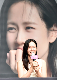 [포토]‘독.보.적. 손예진’ 기자질문에 답하는 손예진