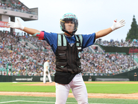 [포토]롯데 황성빈, ‘나는야 배달의 마황!’