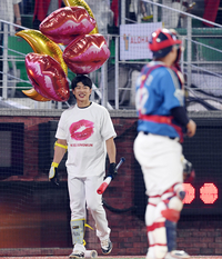 [포토]키움 송성문 ‘키스 성문’ 입장이오!