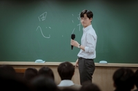 “진짜 고교 쌤 아냐?”…‘공교육의 표상’, ‘졸업’ 김송일 “학창시절 은사 떠올리며 연기했죠”[SS인터뷰]