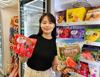 CU, 1인가구 겨냥 미니 냉동 과일 출시…“딸기, 수박도 있네”