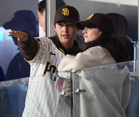 ‘핸섬파파’ 송중기, 두 아이 아빠 된다…아내 케이티 루이스 사운더스 둘째 임신