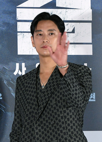 [포토]손인사 건네는 주지훈