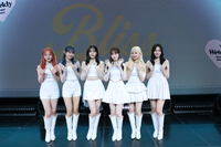 위클리 “타이틀곡 ‘라이츠 온’, 청춘의 열정과 건강한 에너지가 포인트”