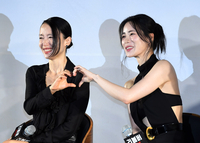 [포토]함께 하트 만들어 보이는 전도연-임지연