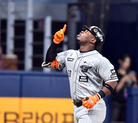 [포토]‘감사인사!’ 솔로포 페라자