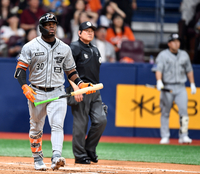 [포토]‘다들 조용’ 솔로포 페라자