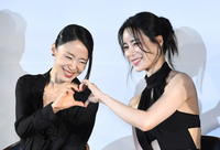 [포토]전도연-임지연, 함께 하트