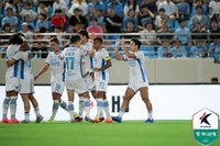 감독 퇴장에 극심한 체력소모까지…대구전 여파 털어내야 하는 포항, 강원과 3-4위 맞대결