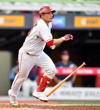 [포토]‘1루수 넘겼다’ 이지영