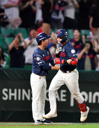 [포토]‘기분좋은 귀가길’ 솔로포 윤동희