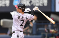 [포토]LG 문보경의 선제 솔로 홈런