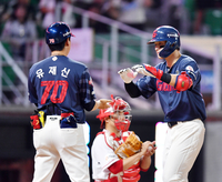 [포토]‘롯데팬들 퇴근길이 즐거운’ 솔로포 윤동희