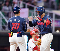 [포토]‘기어이 터진’ 9회초 솔로포 윤동희