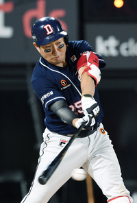 [포토]두산 양의지, 7년 연속 100안타 달성