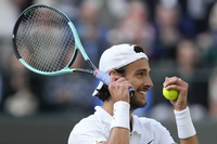 무세티, 생애 첫 메이저 대회 4강…기권승 거둔 조코비치 만난다