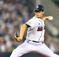 [포토]4회초 곽빈에 이어 등판한 이병헌