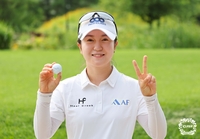 “도파민 터지니 아드레날린 샘솟아요!” 이승연 KLPGA투어 첫 홀인원…BMW 520i 부상은 효도선물[SS 스타]