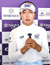 때아닌 낙뢰로 중단된 하이원여자오픈 36홀 노보기 12언더파 이동은 선두 유지 “쫄지말자 다짐”[SS 스타]