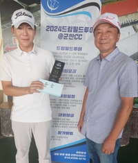 10년 만에 품은 트로피 박도형 “심기일전 해 꼭 우승할 것”…매 대회 얘기 꽃 피우는 드림필드 미니투어
