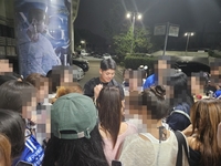 “귀여워요” 시라카와 폭발적 ‘인기’…팬에 갇혀 귀가도 못하고 ‘쩔쩔’ [SS잠실in]