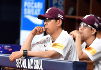 [포토]‘1회초 3실점은 좀 아쉽구나’ 홍원기 감독