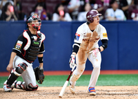 [포토]야구 아직 안끝났다! ‘8회말 1타점 2루타’ 김혜성