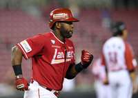 박한별, 6년 만의 공식 석상 복귀…우아한 플로럴 드레스로 완성한 청순미! [이주상의 e파인더]