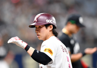 [포토] 1회말 2사후 살아나간 김혜성