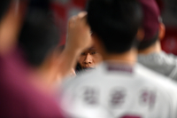 [포토]‘추격하고 싶지만.....’ 8회말 솔로포 송성문