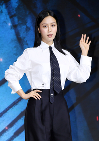 [포토]손인사 건네는 고민시