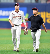 [포토]‘6회초 수비도중 교체되는’ 장재영