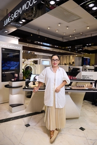 정샘물, 홍콩 레인 크로포드 타임스퀘어 진출