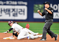 [포토]‘김혜성 아웃~~’ 황인권 2루심