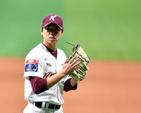 [포토]‘포수 김건희에 박수!’ 하영민