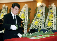 [포토]헌화하는 설운도