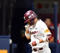 [포토]조용한 자축 ‘쐐기3점홈런’ 김건희