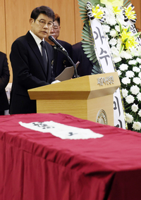 [포토]고 현철 영결식, 설운도의 추도사