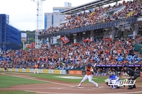 한화, 단일 시즌 홈 구장 최다 경기 매진 신기록 ‘-2’…1995년 삼성 35회 넘는다 [SS시선집중]