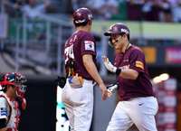 [포토]‘1점도 소중하다!’ 솔로포 최주환