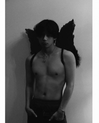 ‘목표 체중 86kg’ BTS 뷔, 벌크업 근황...상의 탈의 사진 공개