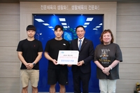 경기도체육회 이원성 회장, 도청 핀수영팀 격려