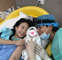 아야네 ♥이지훈 딸바보 근황 “둘째 얘기 벌써 하던데... 좀만 쉬자 오빠”