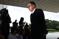 대통령 부인 조사에 원칙 지켜지지 않아...고개 숙인 검찰총장